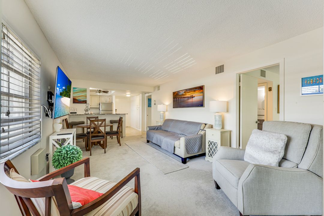5 High Point Cir W #204, Naples, FL 34103