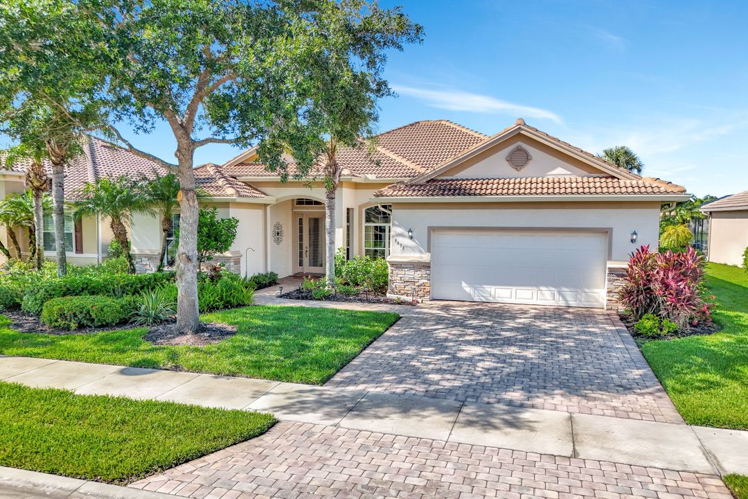 9693 Cobalt Cove Cir, Naples, FL 34120