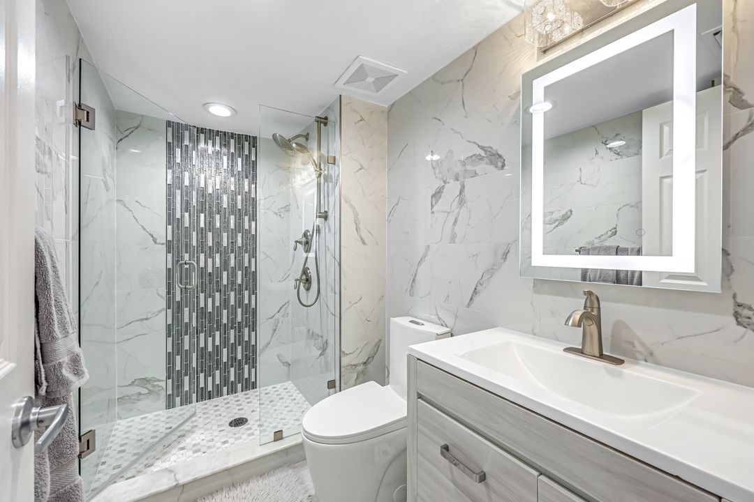 10475 Gulf Shore Dr #112, Naples, FL 34108