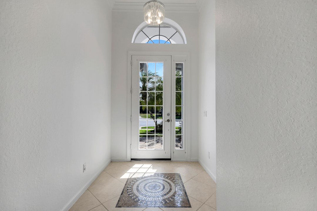 15501 Cadiz Ln, Naples, FL 34110