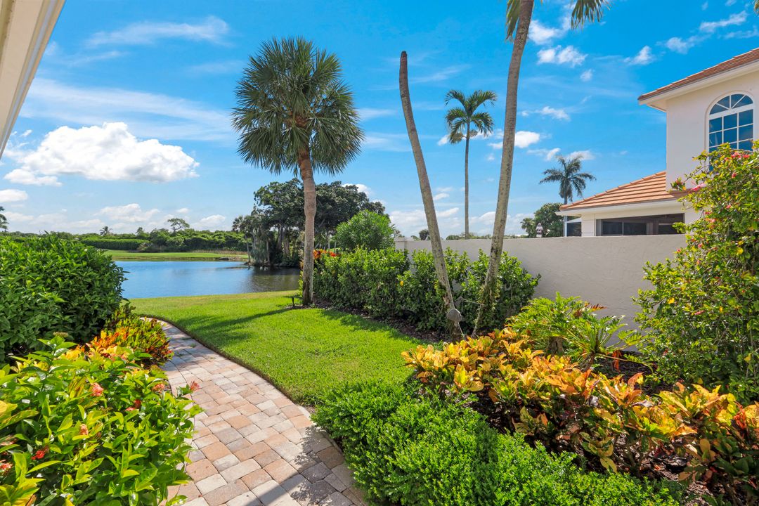 2153 Paget Cir, Naples, FL 34112