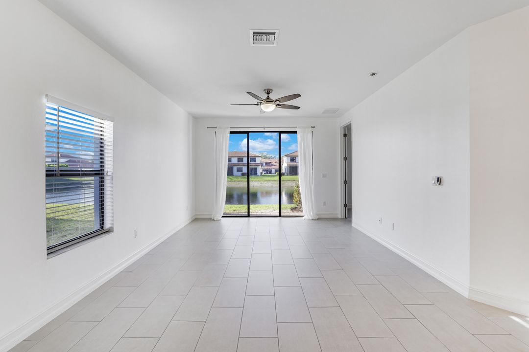 7918 Bristol Cir, Naples, FL 34120