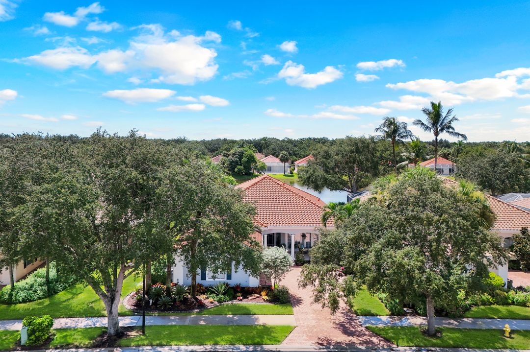 2896 Hatteras Way, Naples, FL 34119