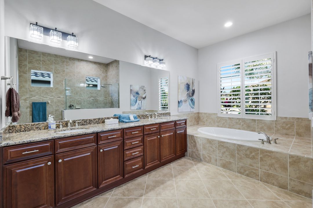 9305 Quarry Dr, Naples, FL 34120