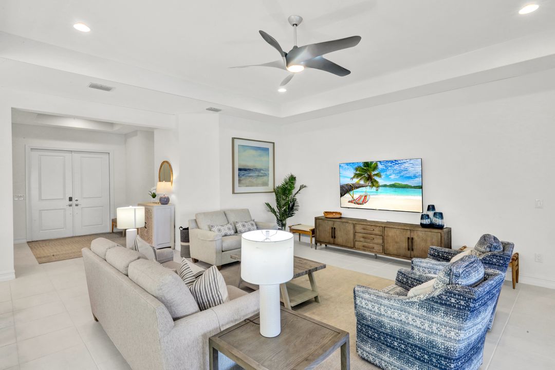 6161 Megans Bay Dr, Naples, FL 34112