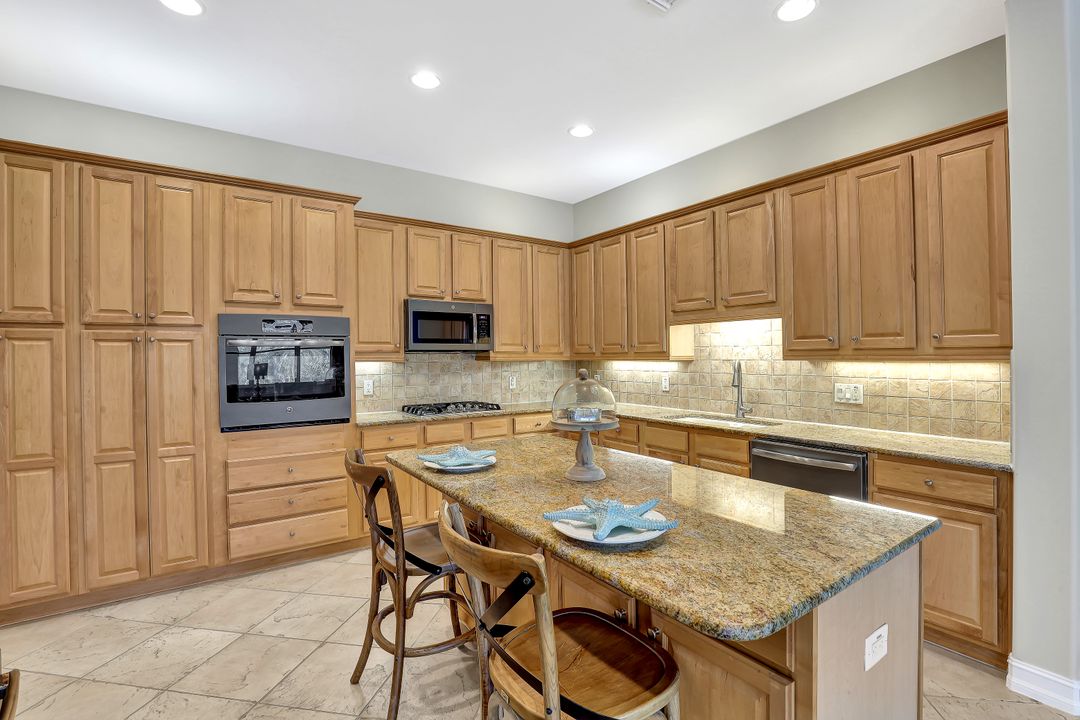 10513 Bellagio Dr, Fort Myers, FL 33913