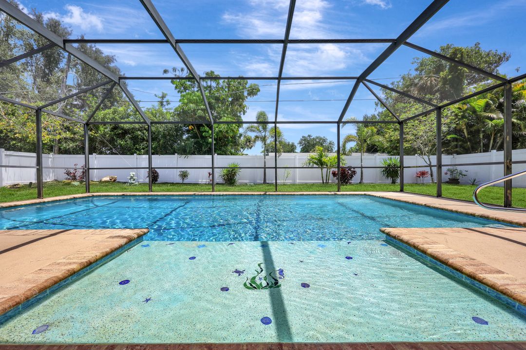 124 Flame Vine Dr, Naples, FL 34110