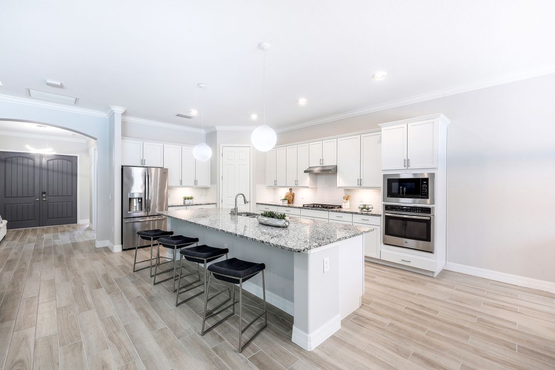 2130 Antigua Ln, Naples, FL 34120