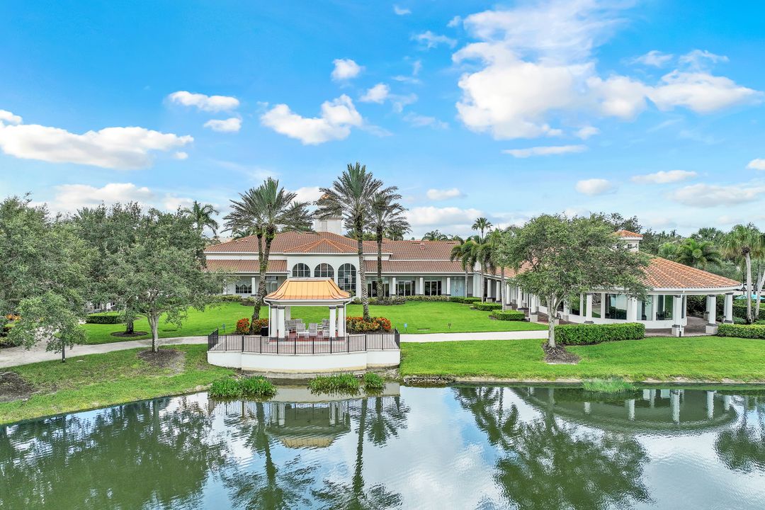 6214 Towncenter Cir, Naples, FL 34119