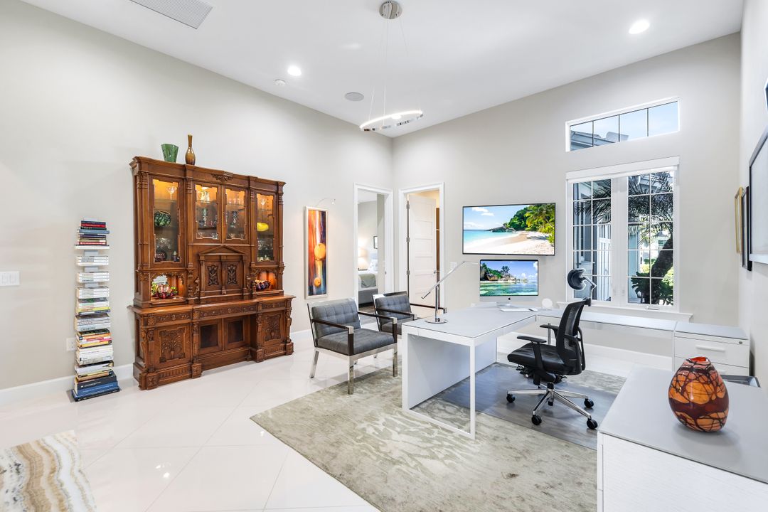 5750 Clarendon Dr, Naples, FL 34113