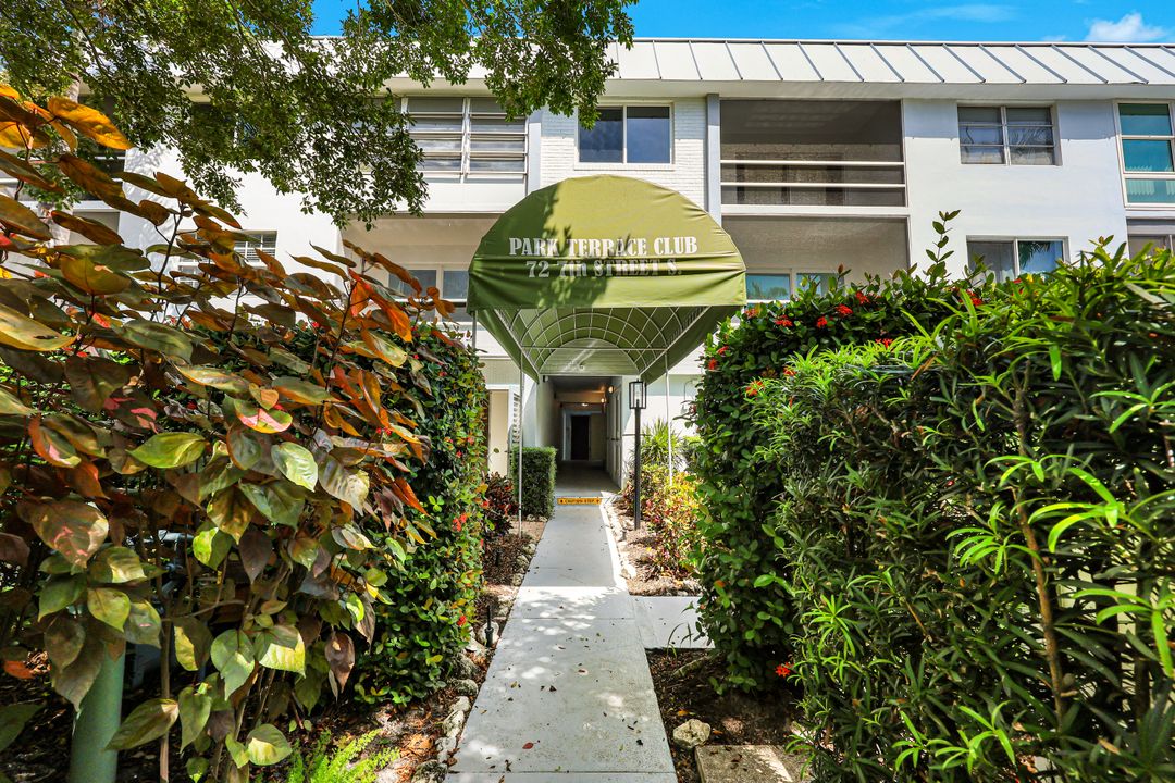 72 7th St S #202, Naples, FL 34102