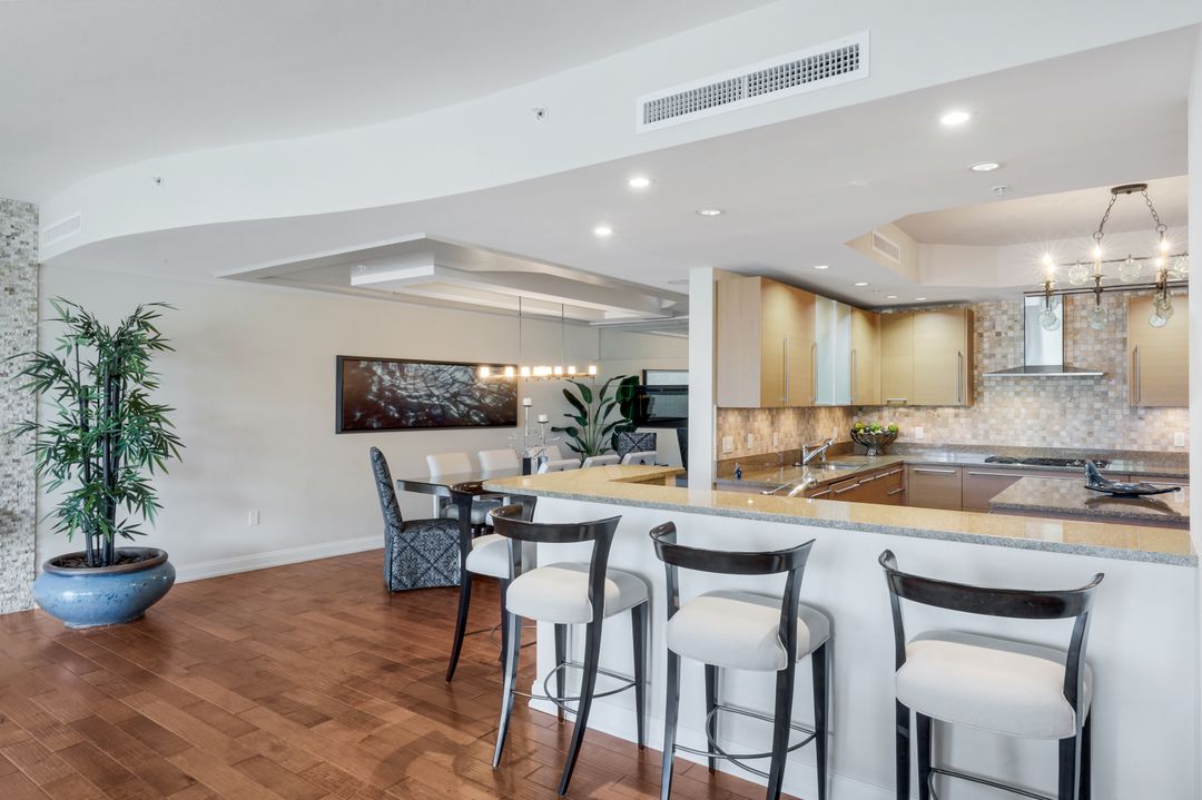 13675 Vanderbilt Dr #406, Naples, FL 34110