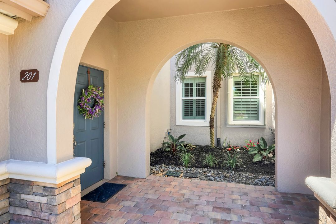 8839 Nautical Landing Cir #201, Naples, FL 34120