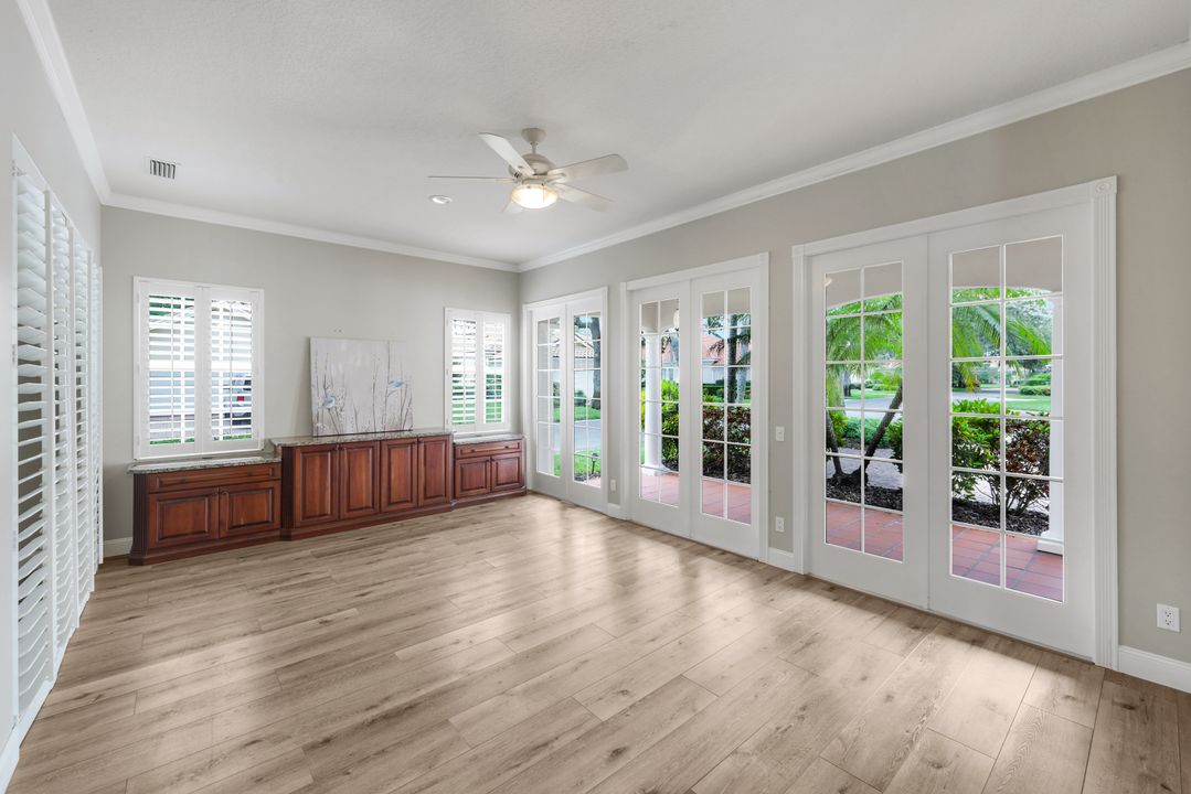 4362 Queen Elizabeth Way, Naples, FL 34119