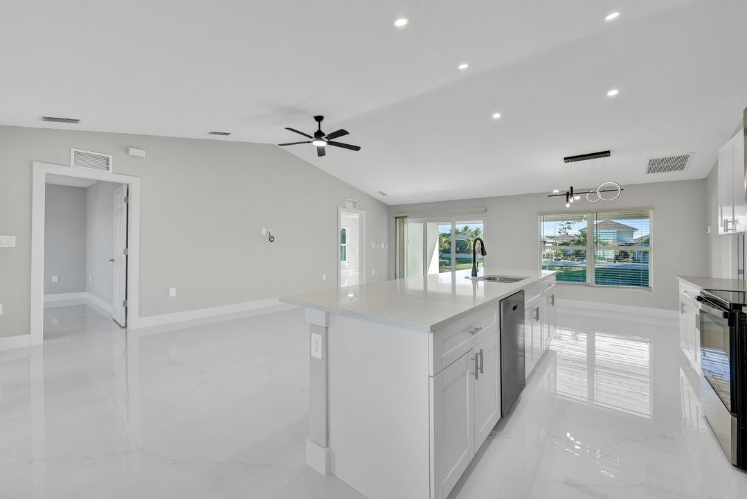 3537 NE 21st Ave, Cape Coral, FL 33909