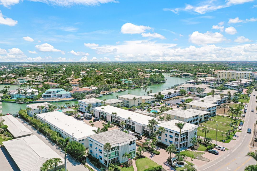 2100 Gulf Shore Blvd N #215, Naples, FL 34102