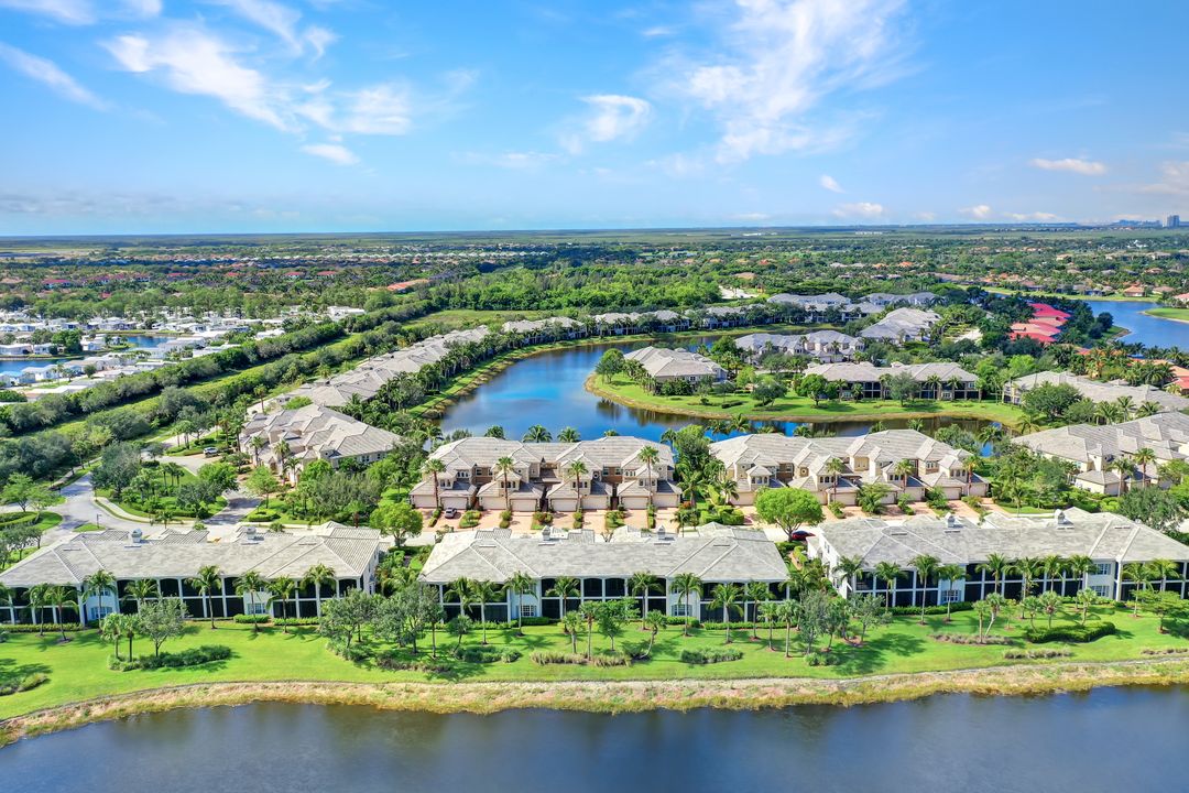 9235 Tesoro Ln #4-202, Naples, FL 34114