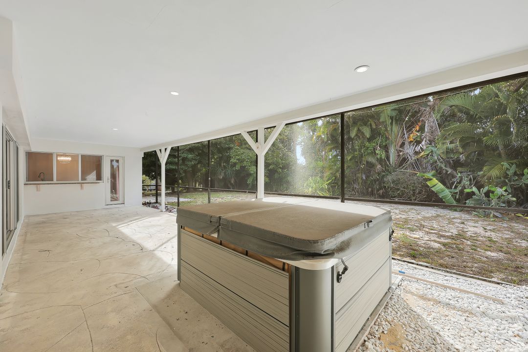 523 E Valley Dr, Bonita Springs, FL 34134