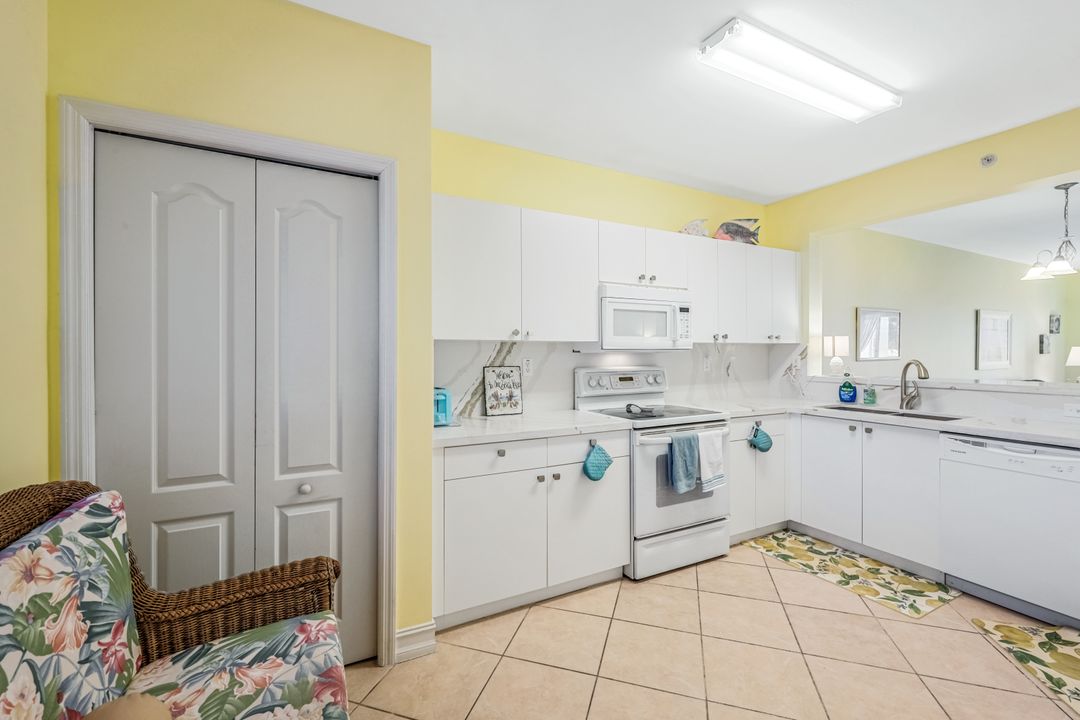 7822 Great Heron Way #206, Naples, FL 34104