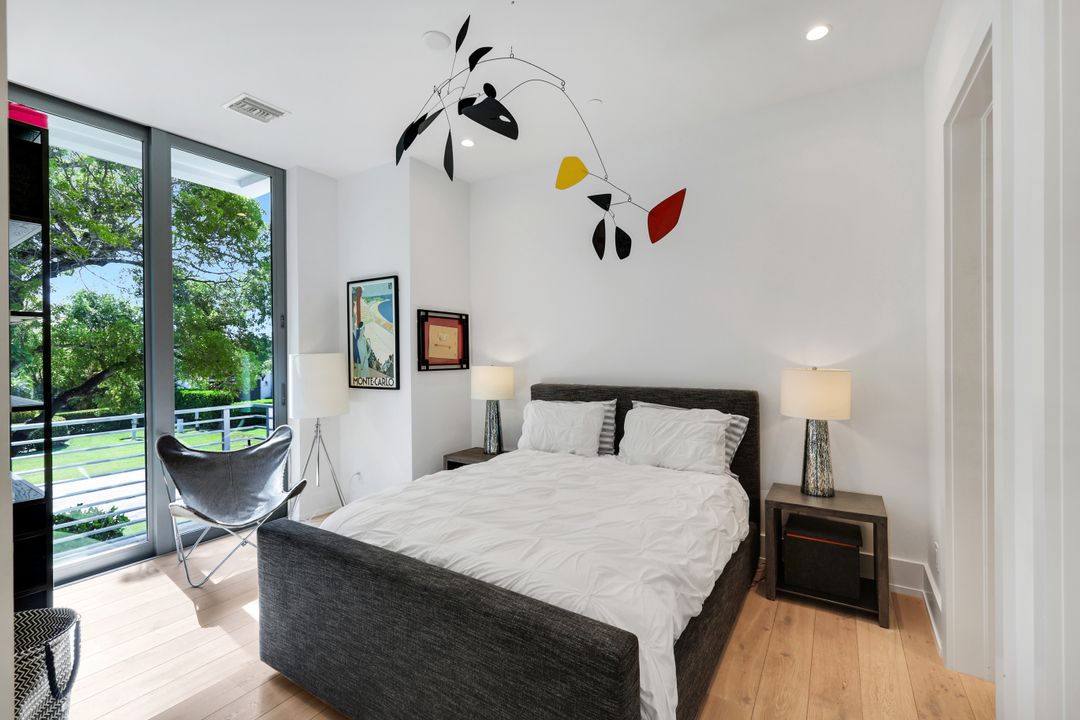 335 Banyan Blvd, Naples, FL 34102