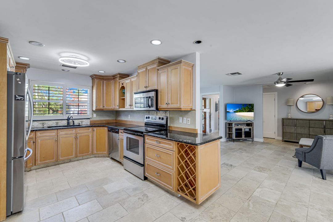 27061 Homewood Dr, Bonita Springs, FL 34135