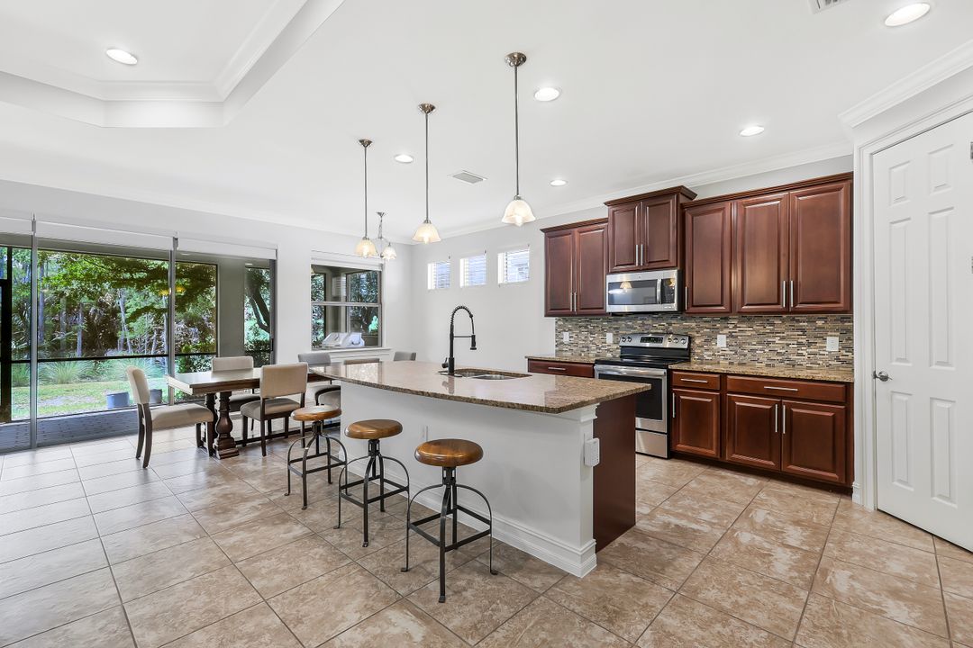 16188 Aberdeen Ave, Naples, FL 34110