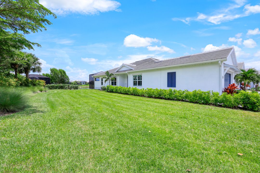 9004 Mayreau Way, Naples, FL