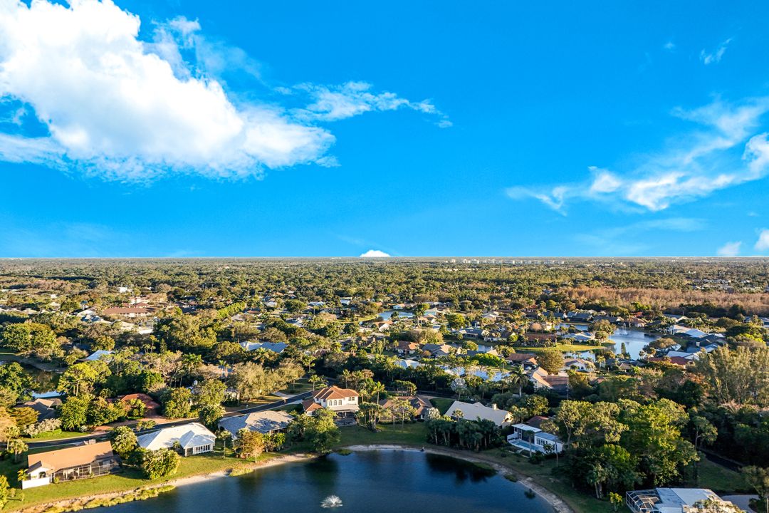 700 Bald Eagle Dr, Naples, FL 34105