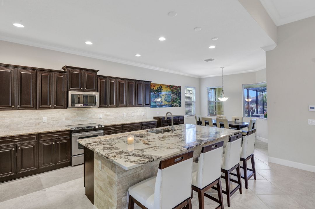 9111 Graphite Cir, Naples, FL 34120