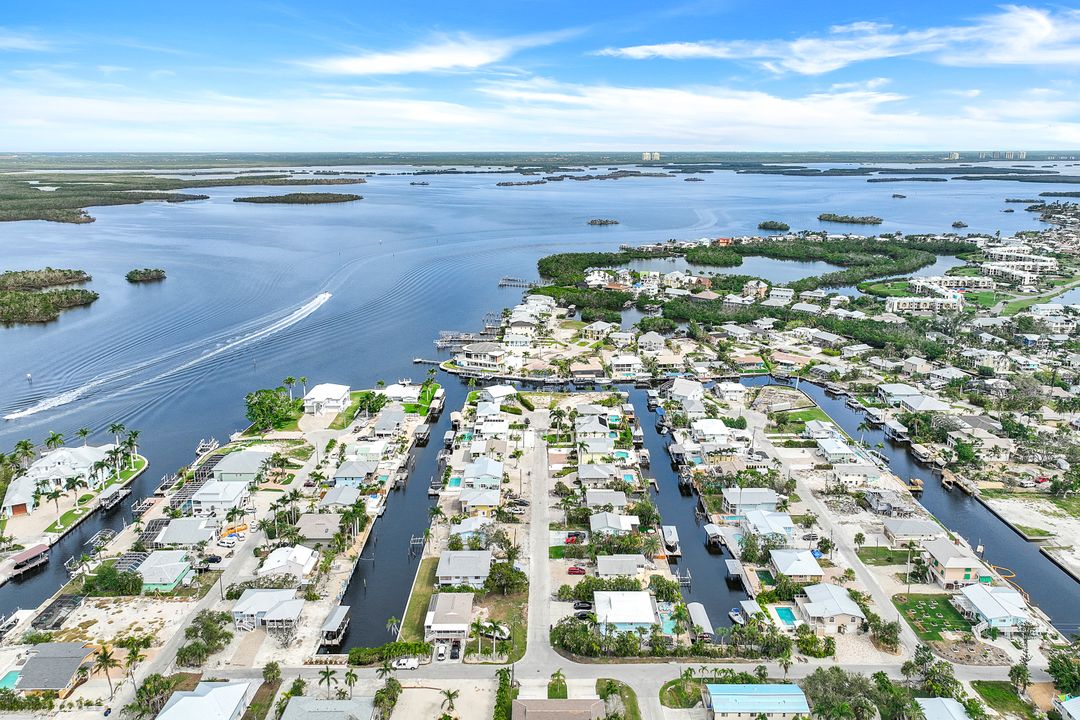 20 Avenida Carita, Fort Myers Beach, FL 33931