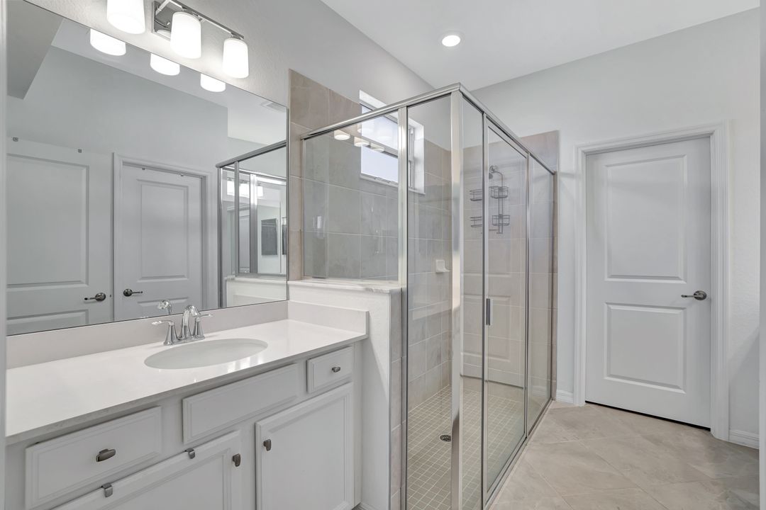 2567 Vine Ave, Naples, FL 34120