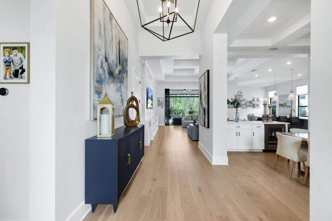 16221 Verilyn Cir, Naples, FL 34110