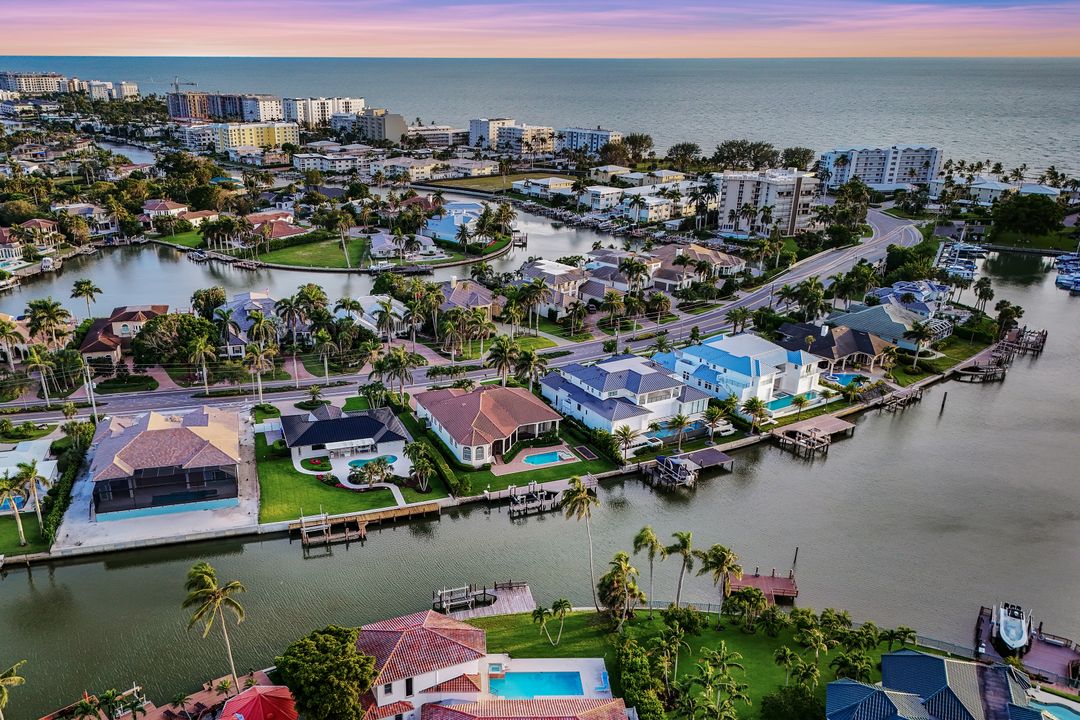 350 Bowline Bend, Naples, FL 34103