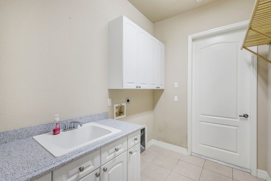 3939 SW 27th Ct, Cape Coral, FL 33914