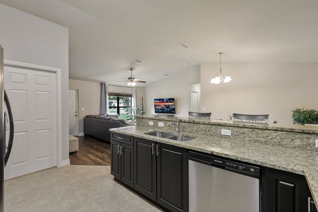 1613 SW 17th Ave, Cape Coral, FL 33991