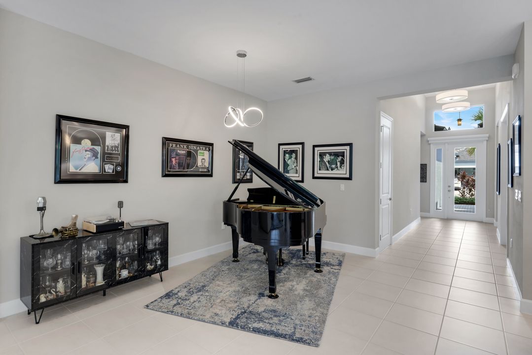 11855 Gardenia Ave, Naples, FL 34120