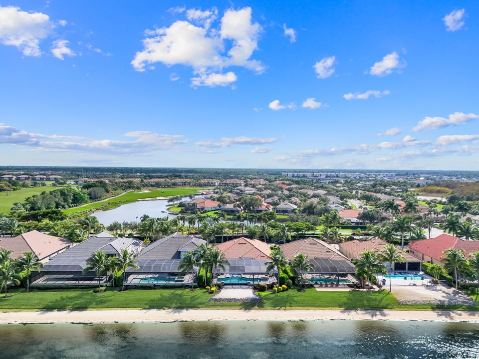 9075 Breakwater Dr, Naples, FL 34120