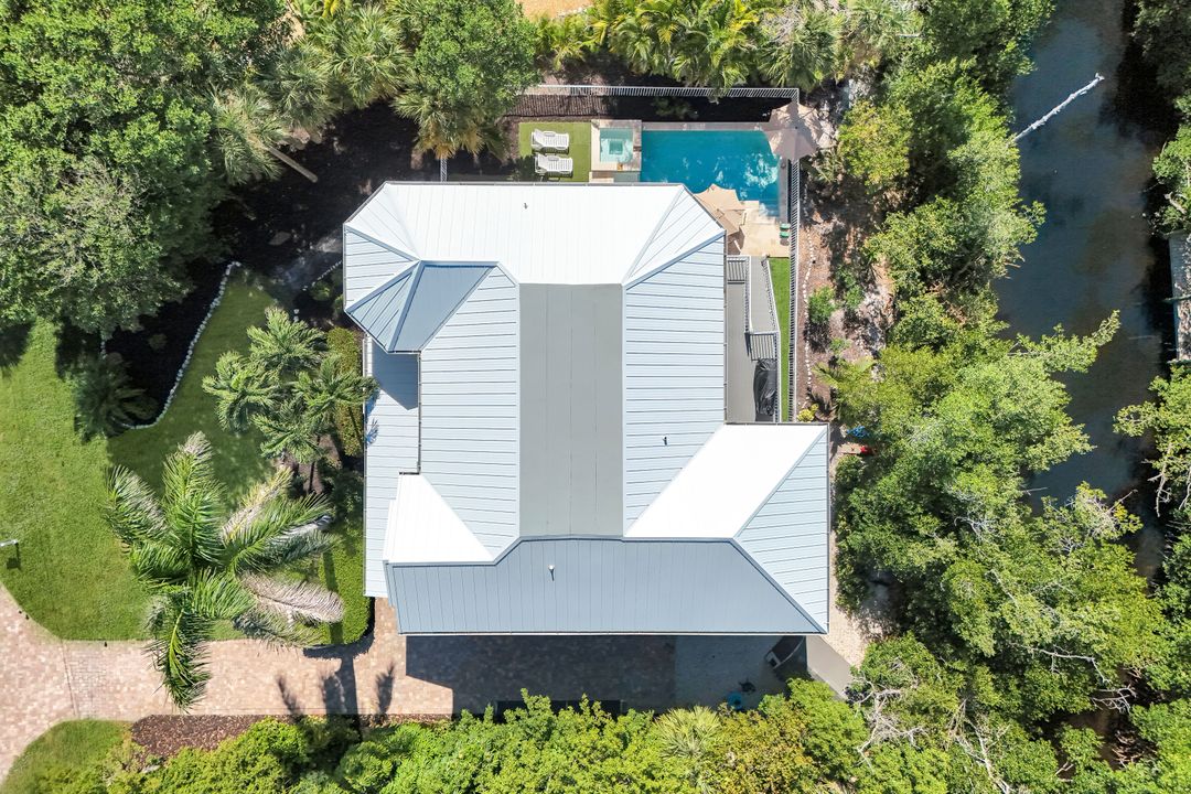 1111 Schooner Pl, Sanibel, FL 33957