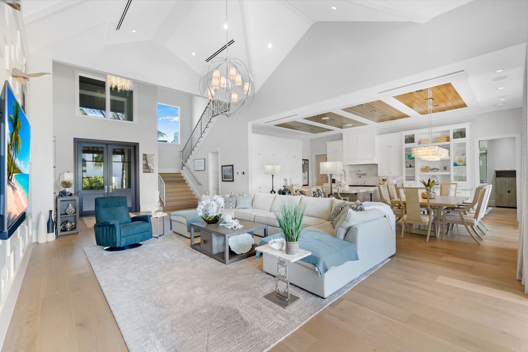 103 Bayview Ave, Naples, FL 34108