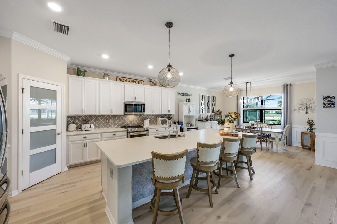 17476 Ashcomb Wy, Estero, FL 33928