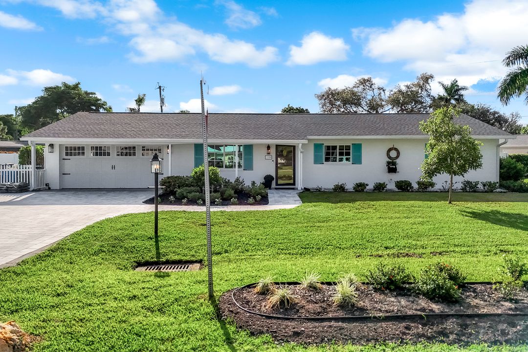 1086 N Town and River Dr, Fort Myers, FL 33919