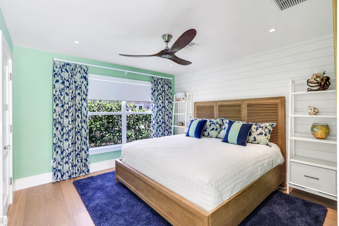 812 Tallow Tree Ct, Naples, FL 34108