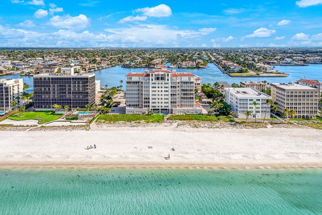 9577 Gulf Shore Dr #704, Naples, FL 34108