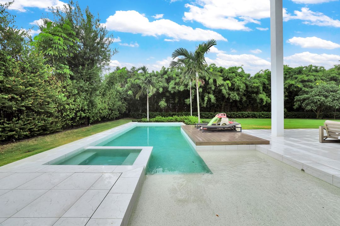 641 Starboard Dr, Naples, FL 34103