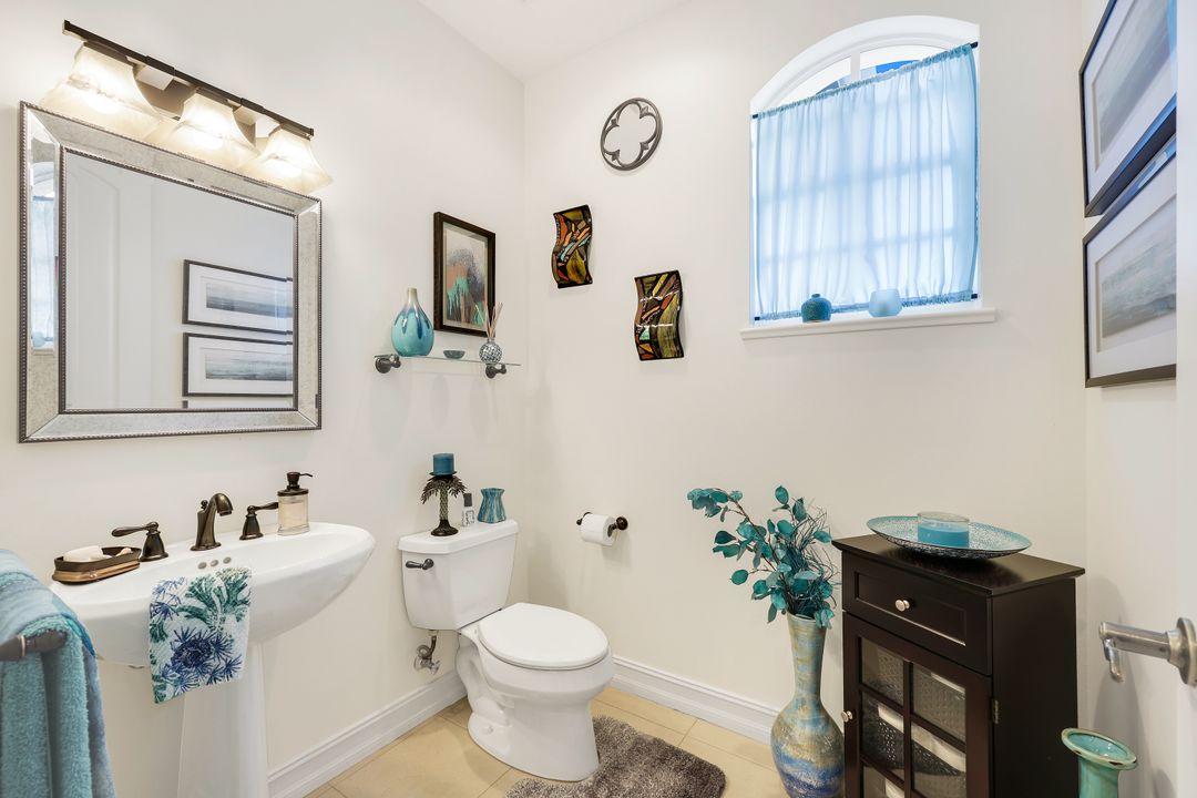 5926 Amberwood Dr, Naples, FL 34110