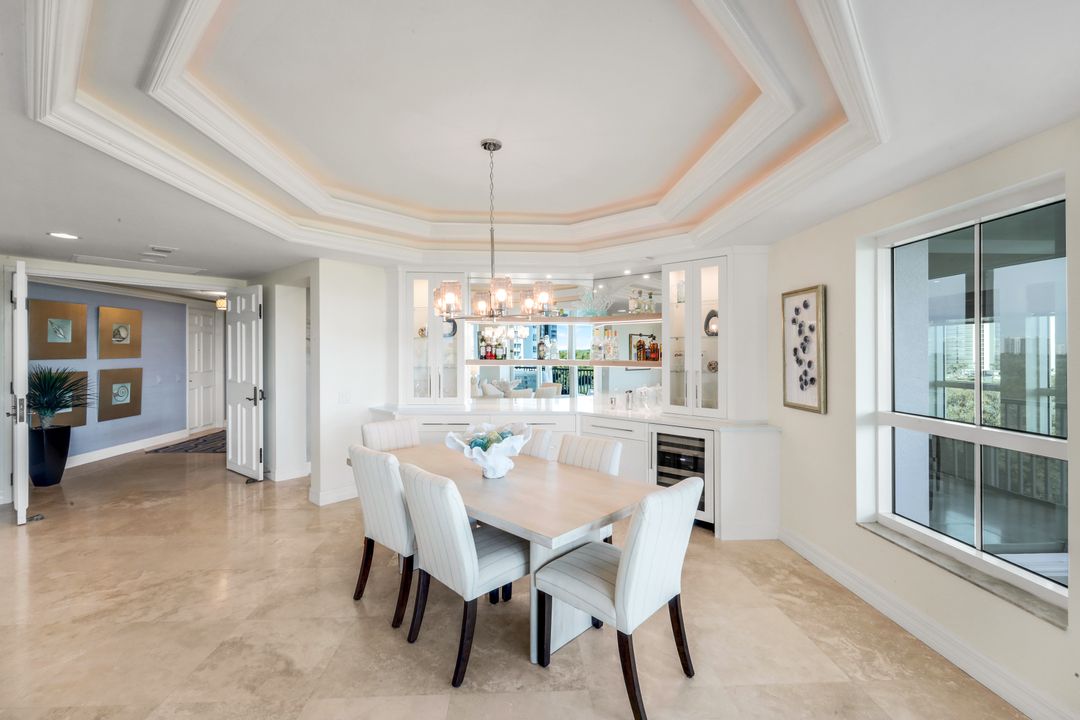 295 Grande Way #304, Naples, FL 34110