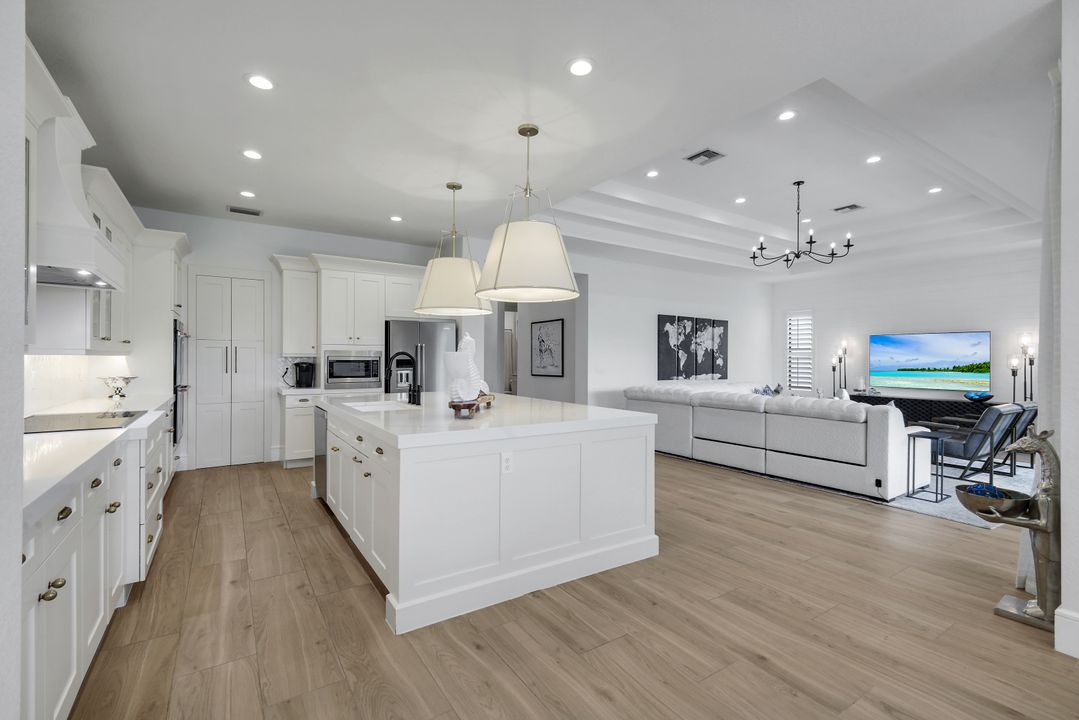 9458 Greenleigh Ct, Naples, FL 34120