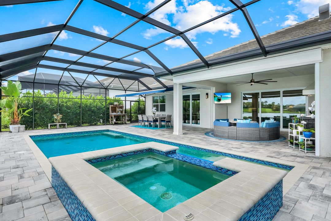 14386 Laguna Spgs Ln, Naples, FL 34114