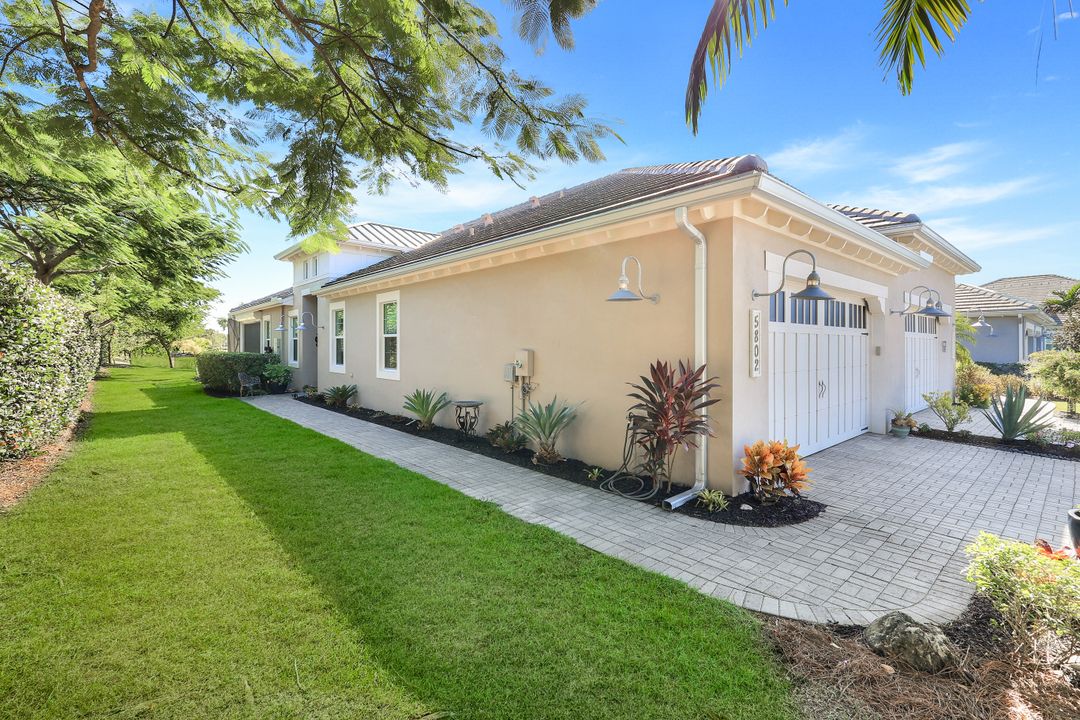 5802 Haiti Dr, Naples, FL 34112