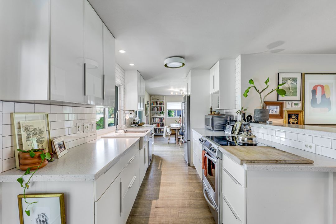 4333 Beechwood Lake Dr, Naples, FL 34112